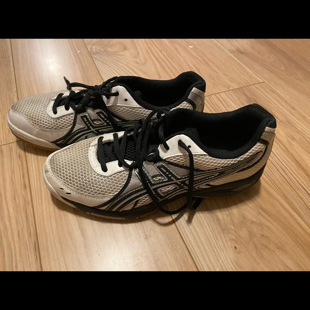 Shoes - Picture 4 of 8